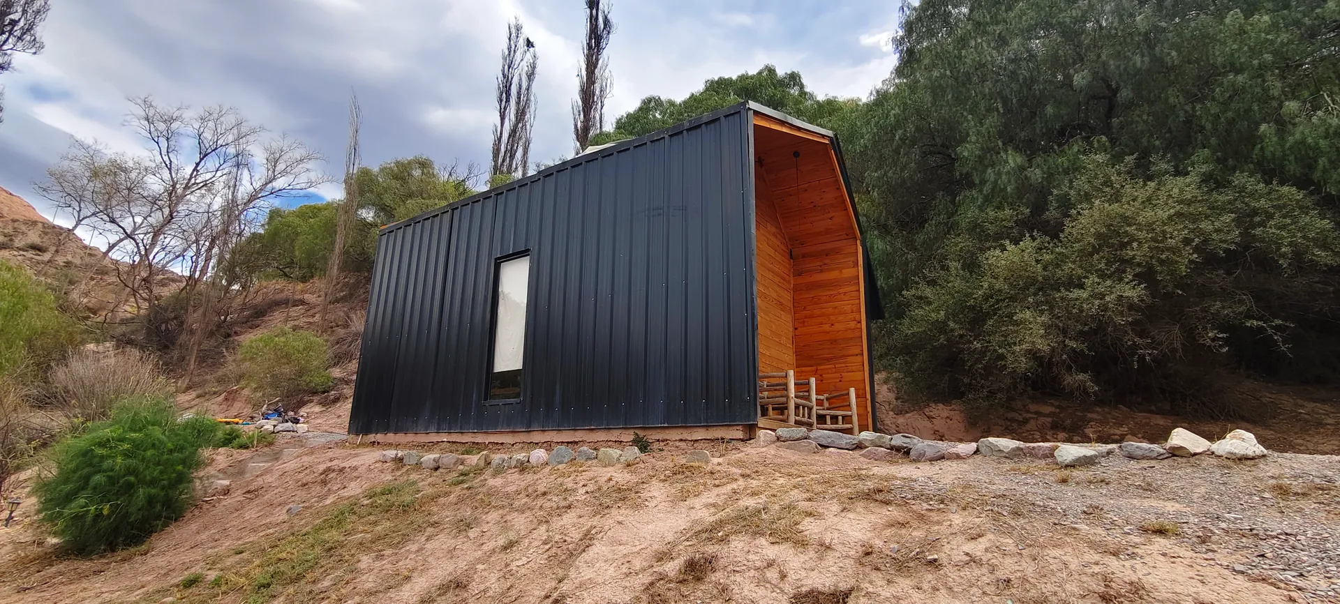 Vivienda modular finalizada por HOUSET en un entorno natural